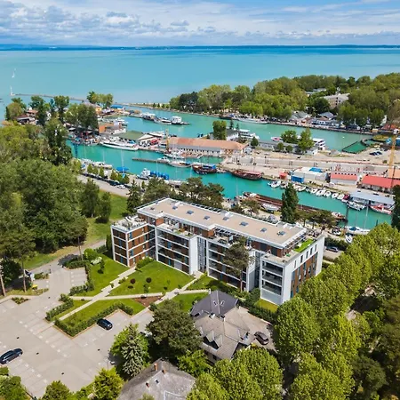 Mf Port Azur Wellness Apartman *